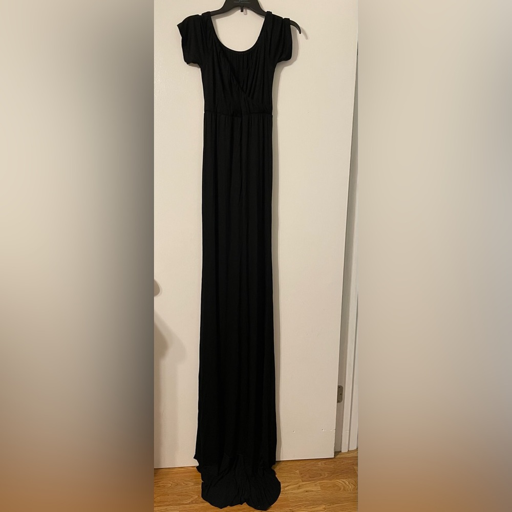 Short sleeve black maternity dress